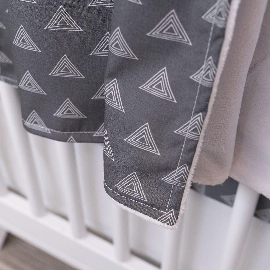 Tops for Tots - Deluxe Nursery Bedding Set - Light Gray on Dark Gray - Olli+Lime